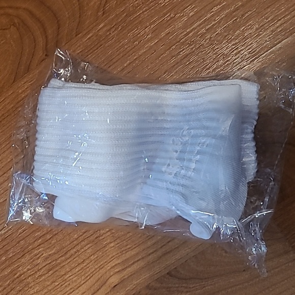 New White long slouch socks for your Hooters uniform - Picture 6 of 14